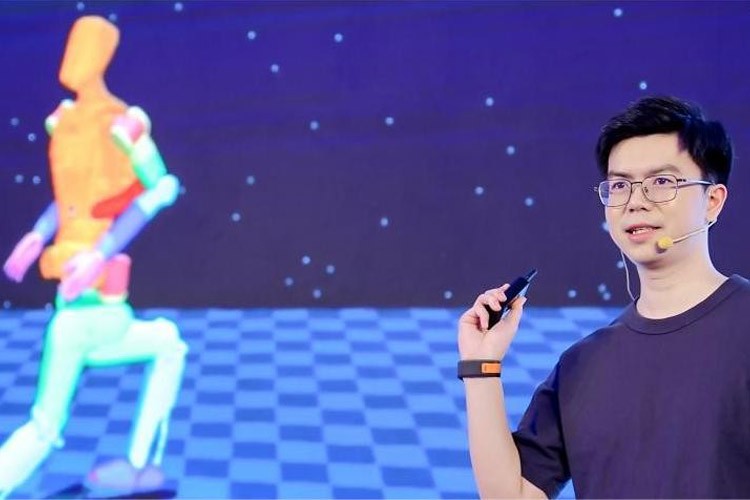天才少年稚晖君OD电竞机器人走路进场！AI模型做大脑，目标售价20万以内